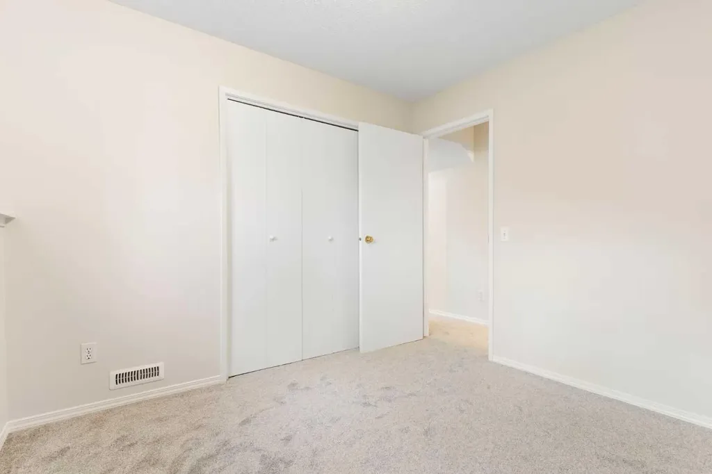 8544 48 Avenue NW Calgary AB T3B 2A6