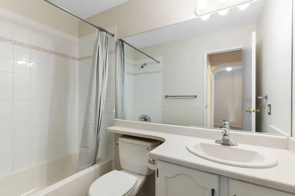 8544 48 Avenue NW Calgary AB T3B 2A6