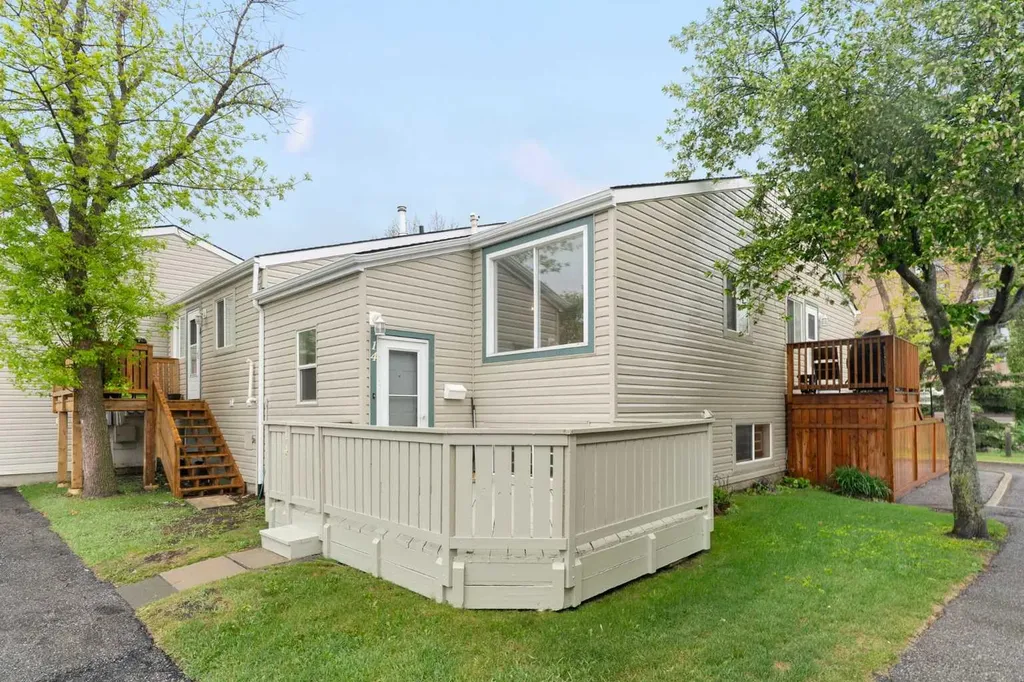 8544 48 Avenue NW Calgary AB T3B 2A6