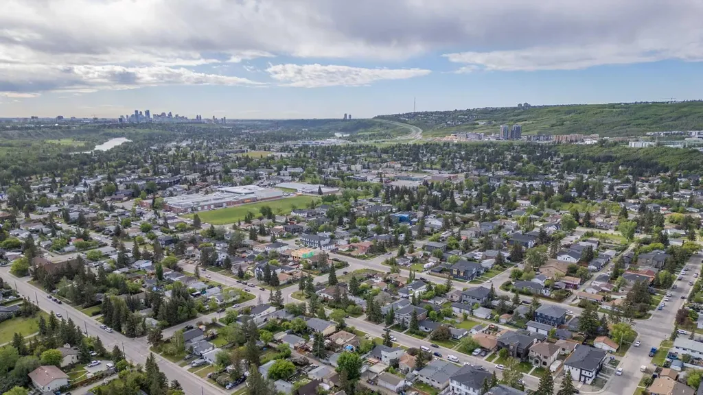 8544 48 Avenue NW Calgary AB T3B 2A6