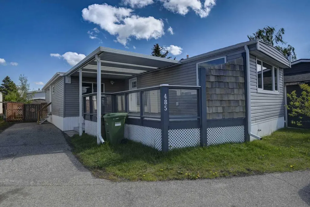 3223 83 Street NW Calgary AB T3B 5P4