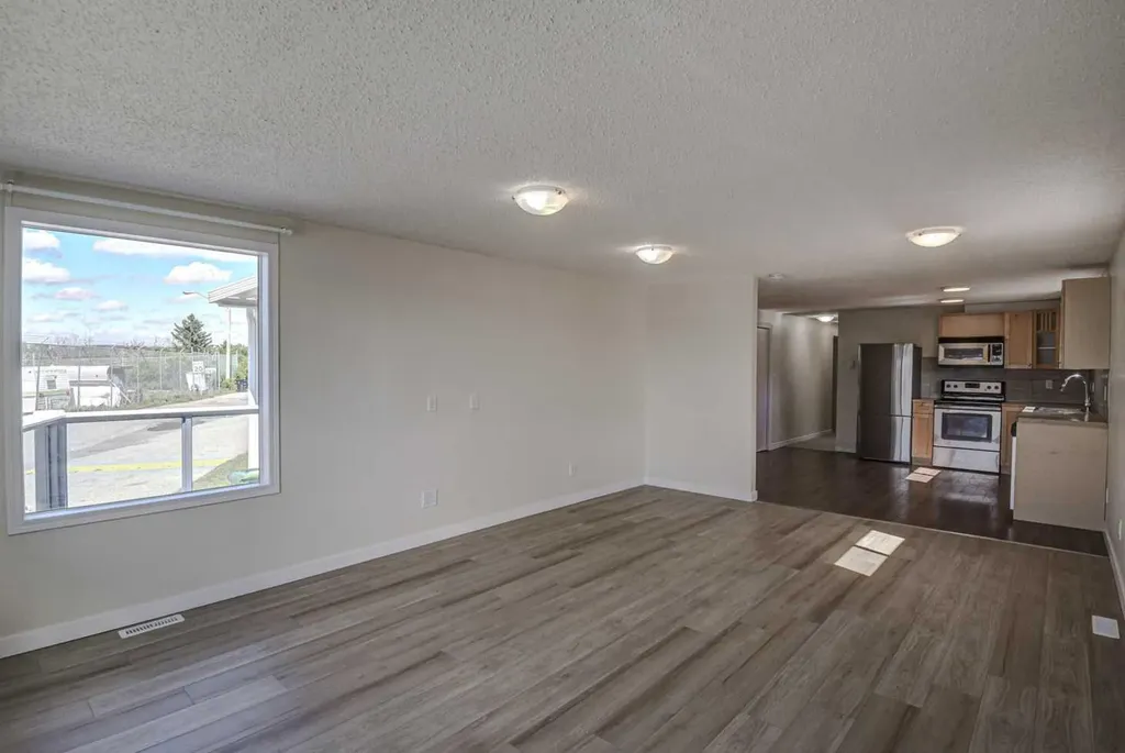 3223 83 Street NW Calgary AB T3B 5P4