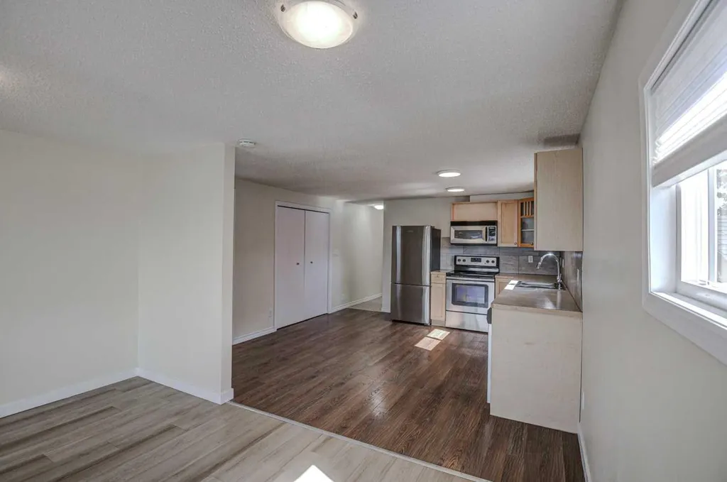 3223 83 Street NW Calgary AB T3B 5P4