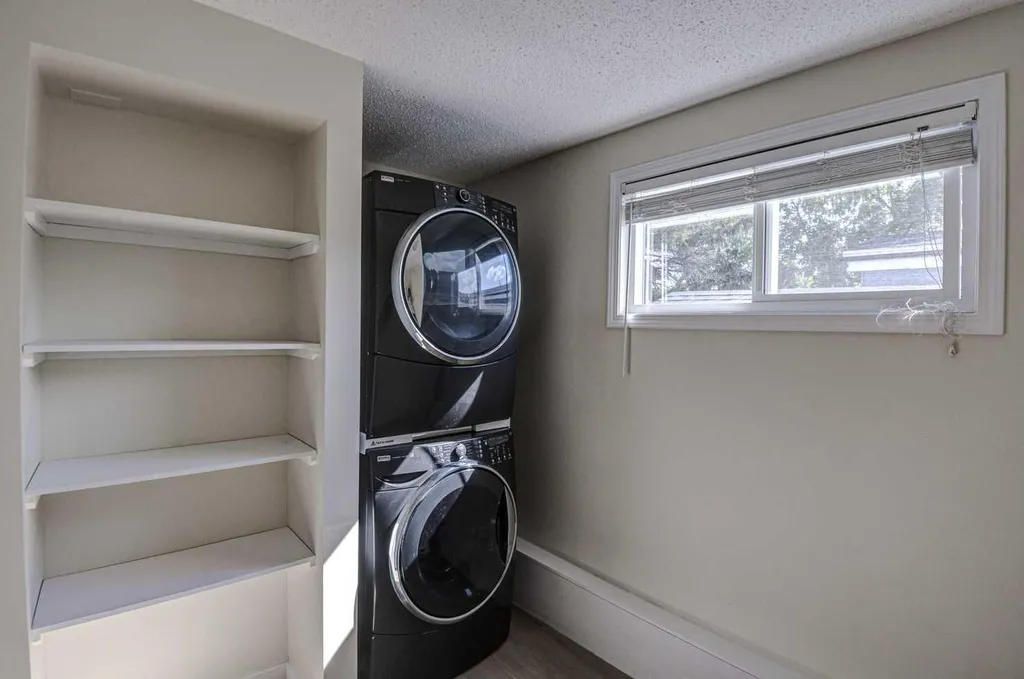 3223 83 Street NW Calgary AB T3B 5P4