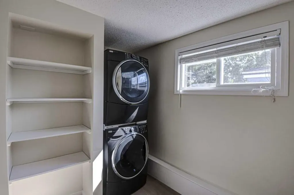 3223 83 Street NW Calgary AB T3B 5P4