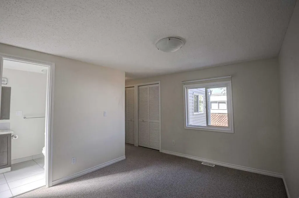3223 83 Street NW Calgary AB T3B 5P4