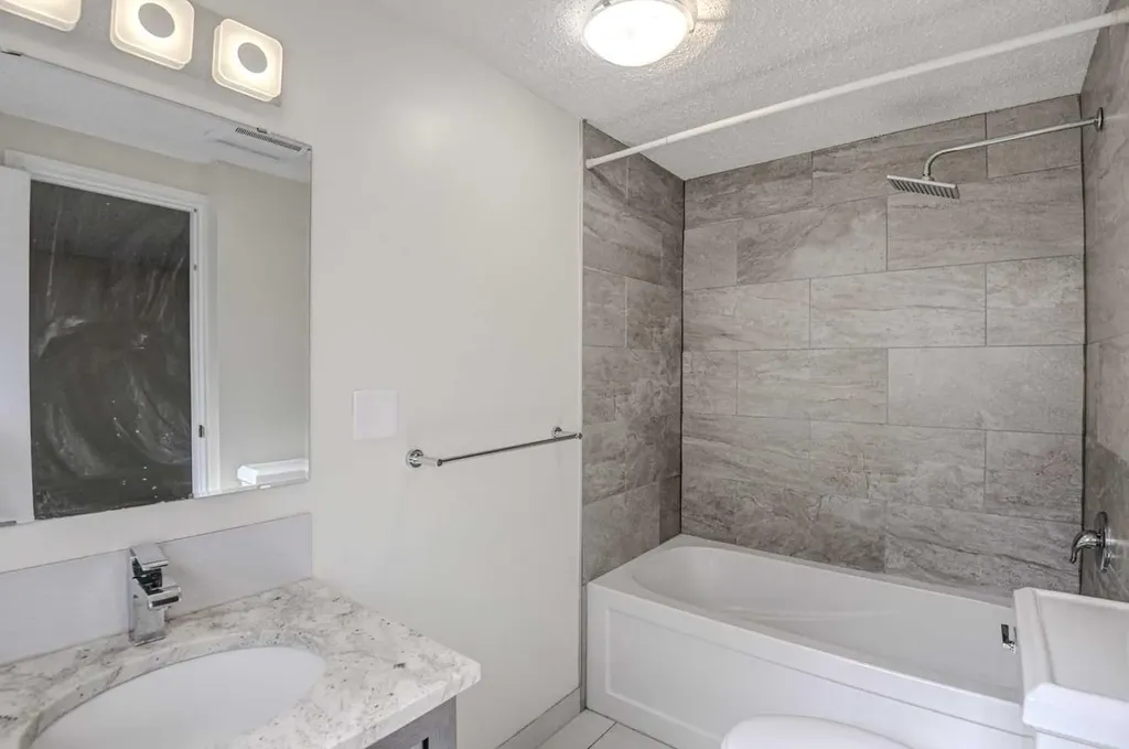 3223 83 Street NW Calgary AB T3B 5P4