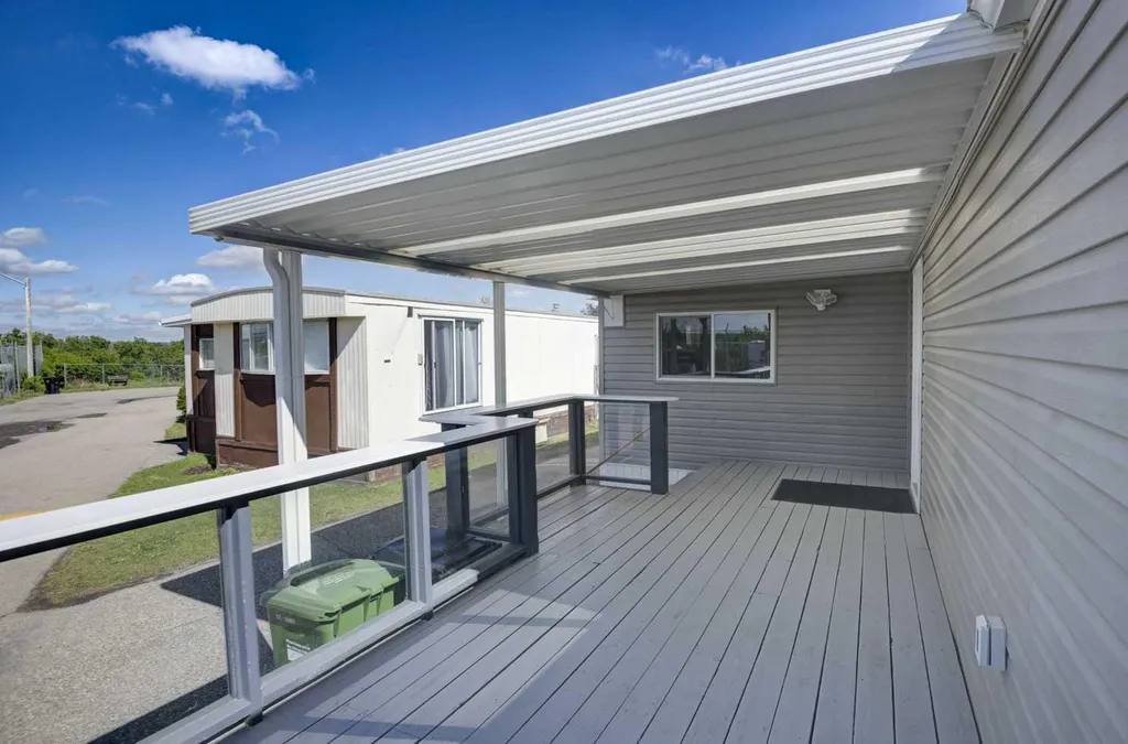 3223 83 Street NW Calgary AB T3B 5P4