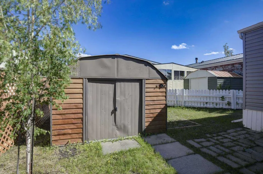 3223 83 Street NW Calgary AB T3B 5P4
