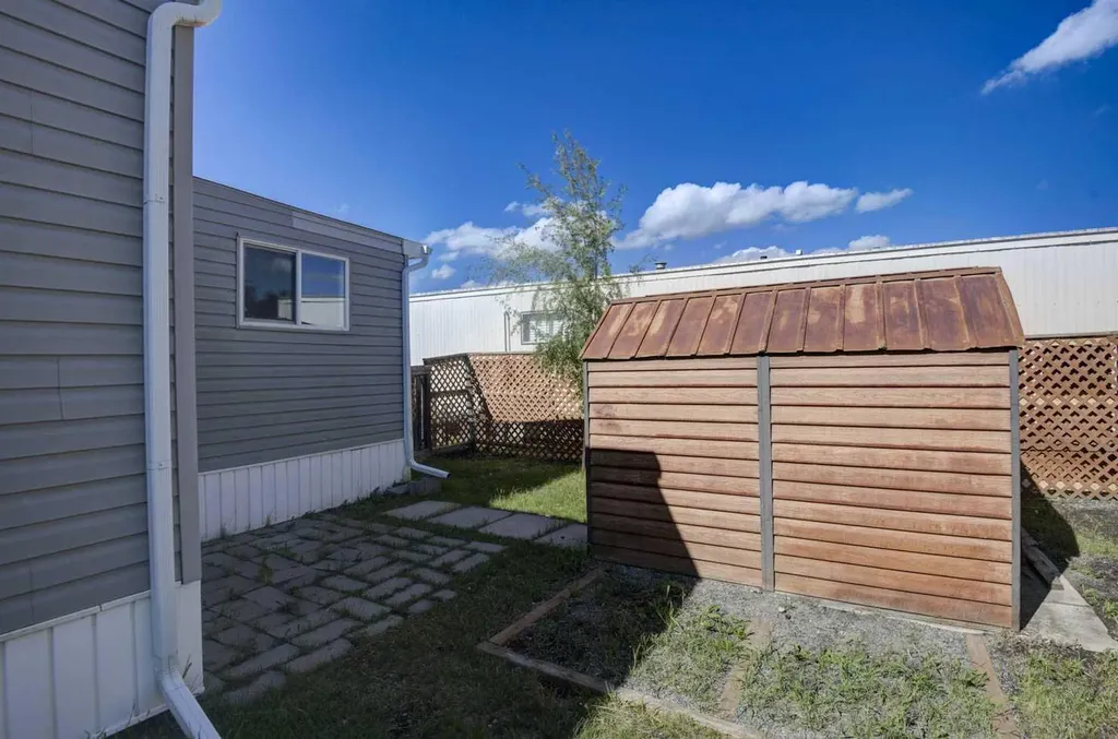 3223 83 Street NW Calgary AB T3B 5P4