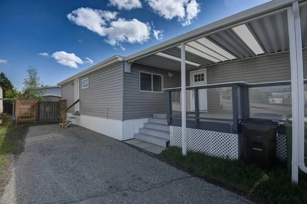 3223 83 Street NW Calgary AB T3B 5P4