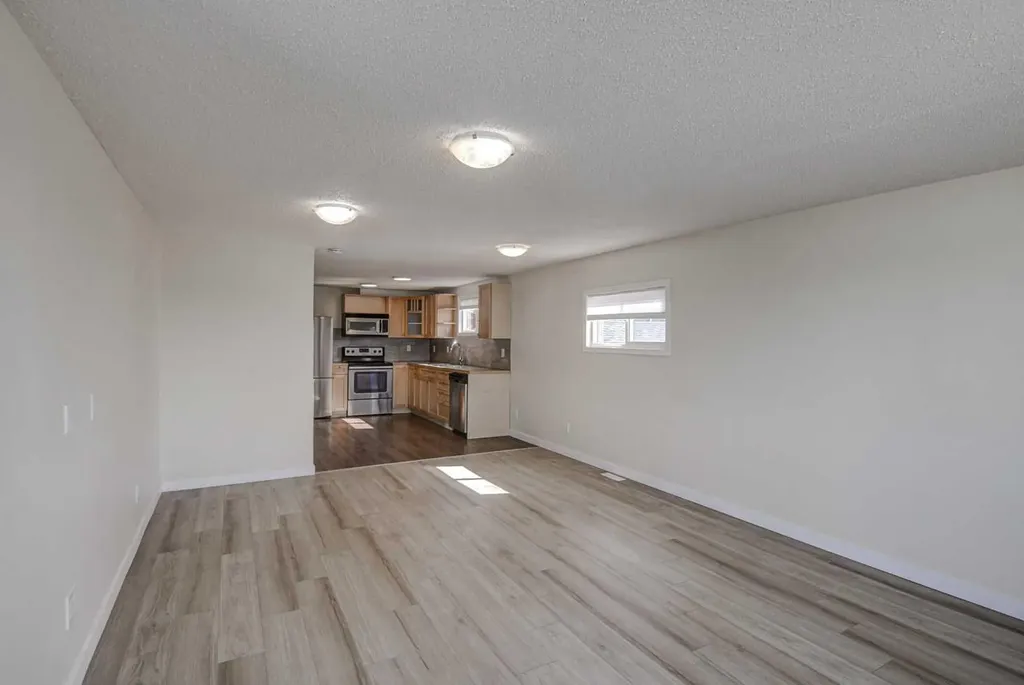 3223 83 Street NW Calgary AB T3B 5P4