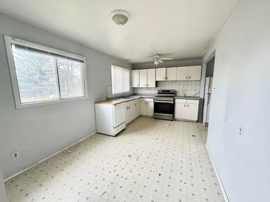 5536 47a Street Whitecourt AB T7S 1B2