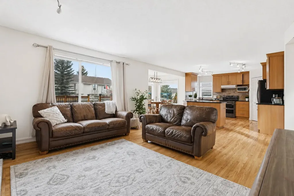 412 Sheep River Point Okotoks AB T1S1S3