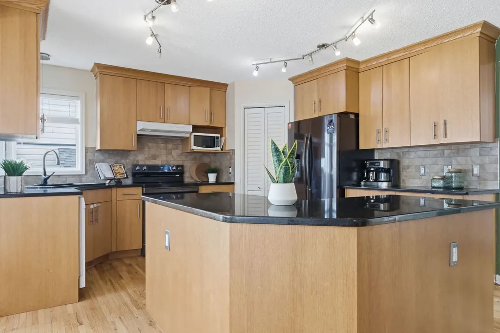 412 Sheep River Point Okotoks AB T1S1S3
