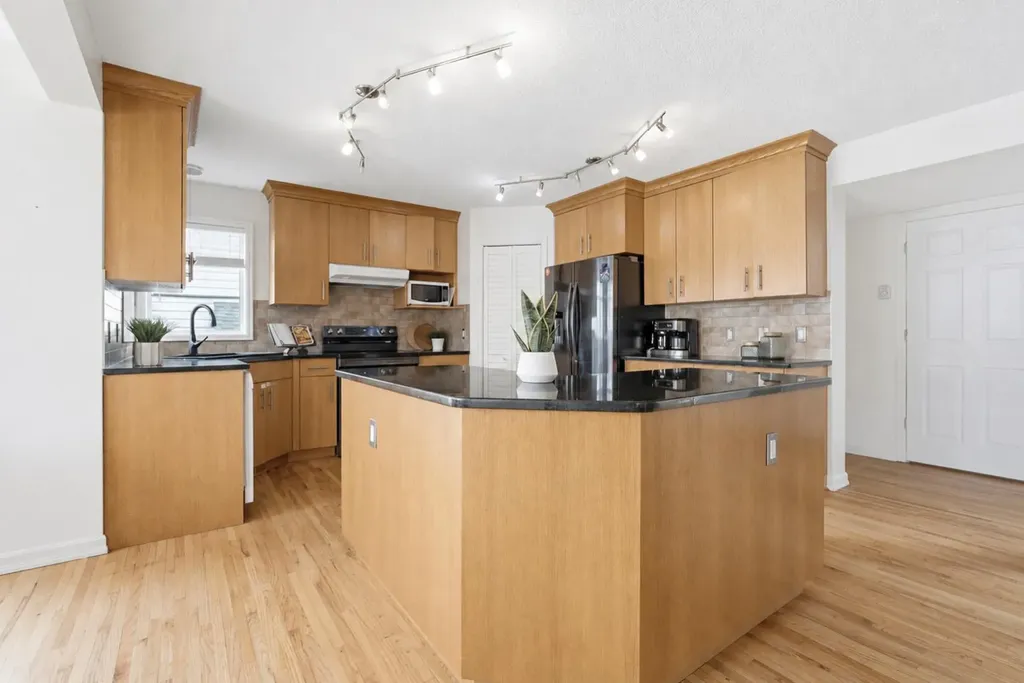 412 Sheep River Point Okotoks AB T1S1S3