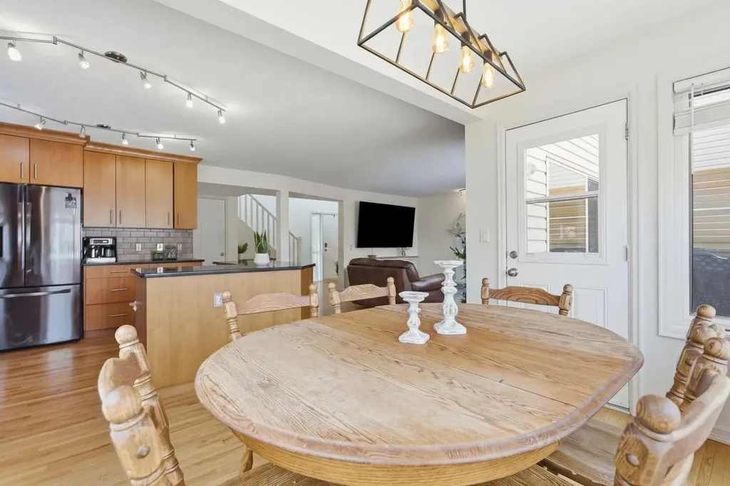 412 Sheep River Point Okotoks AB T1S1S3