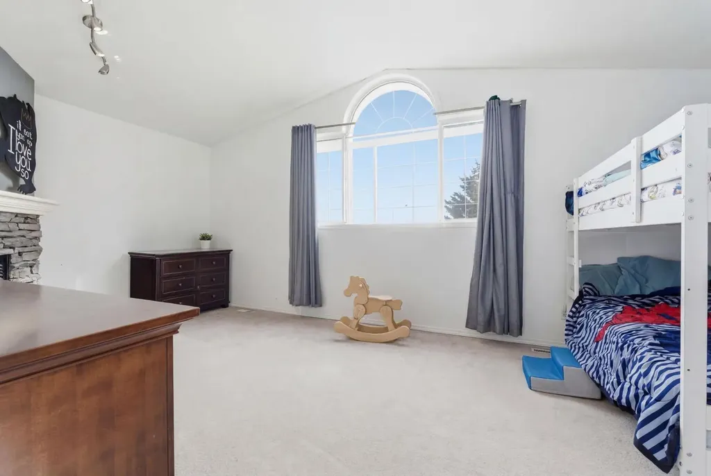 412 Sheep River Point Okotoks AB T1S1S3