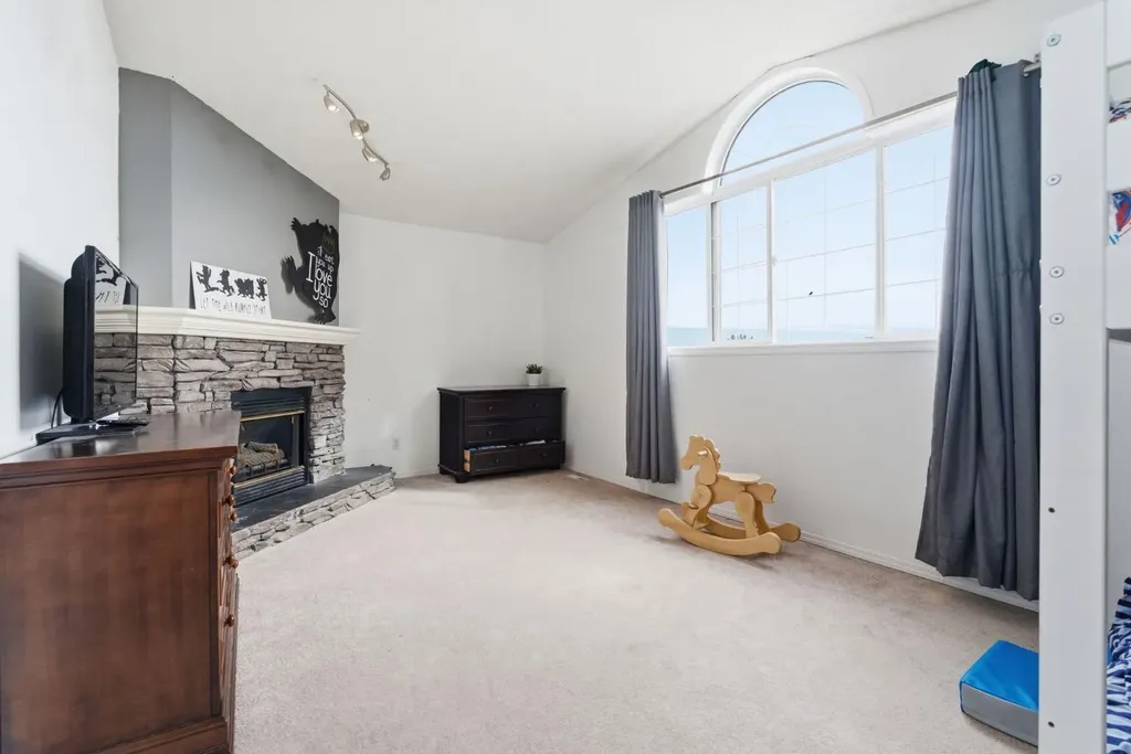 412 Sheep River Point Okotoks AB T1S1S3