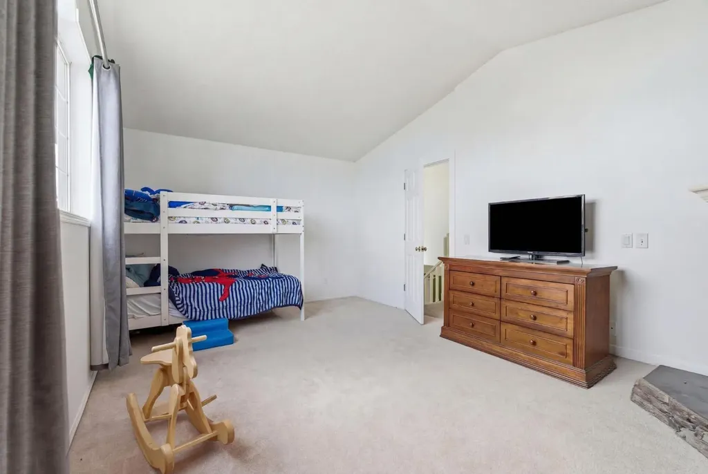 412 Sheep River Point Okotoks AB T1S1S3