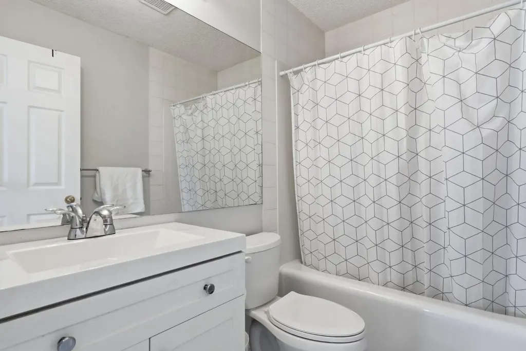412 Sheep River Point Okotoks AB T1S1S3