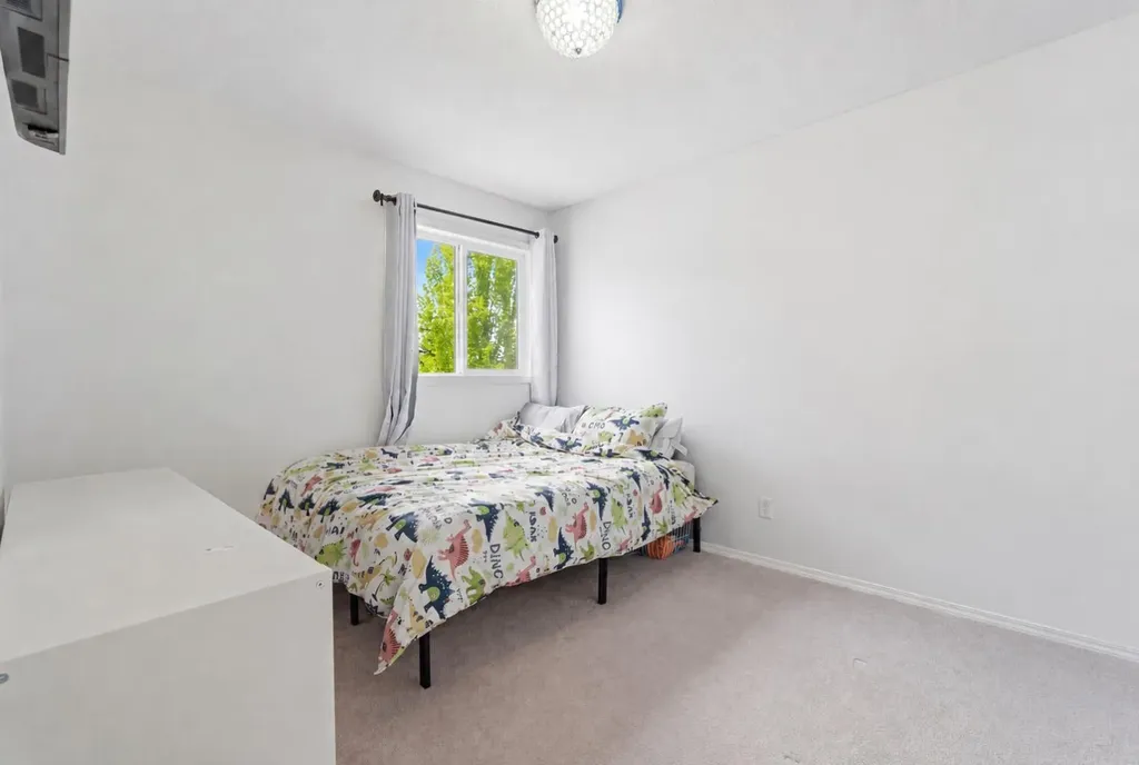 412 Sheep River Point Okotoks AB T1S1S3