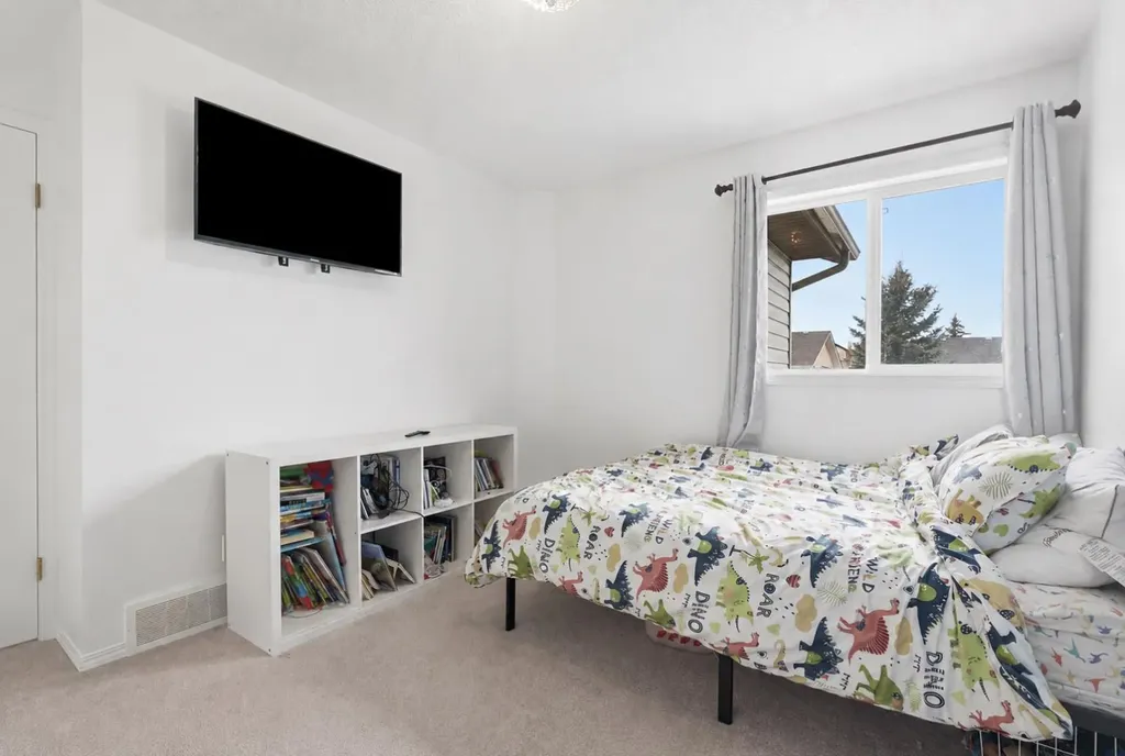 412 Sheep River Point Okotoks AB T1S1S3