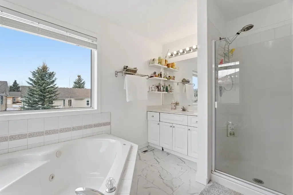 412 Sheep River Point Okotoks AB T1S1S3
