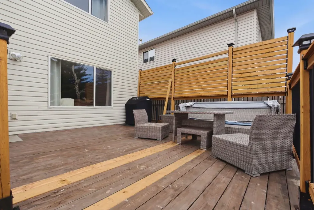 412 Sheep River Point Okotoks AB T1S1S3