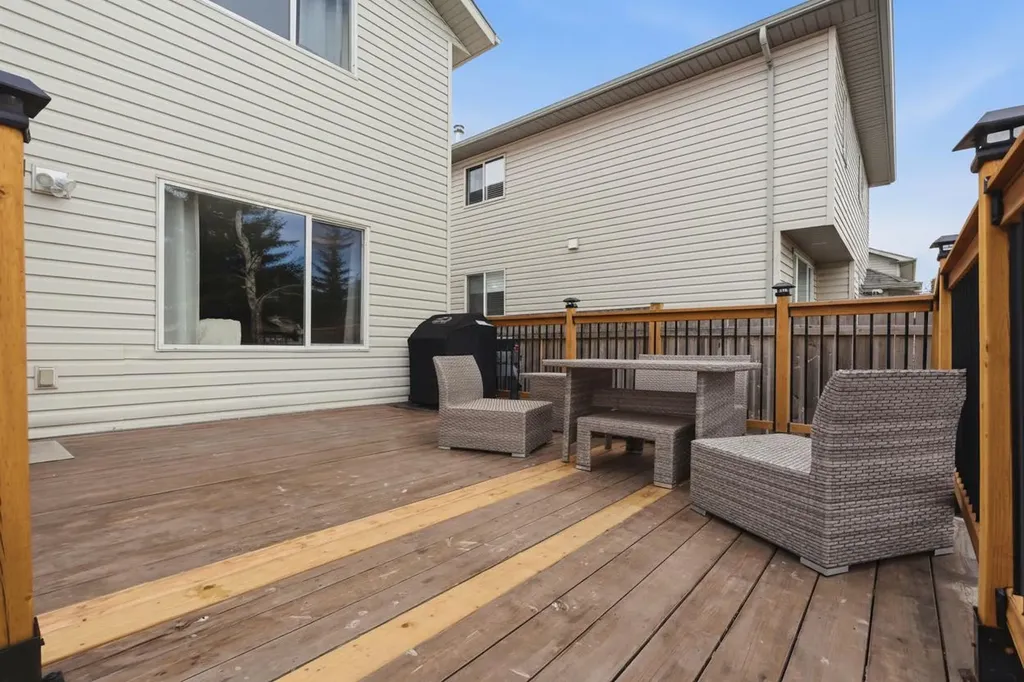 412 Sheep River Point Okotoks AB T1S1S3