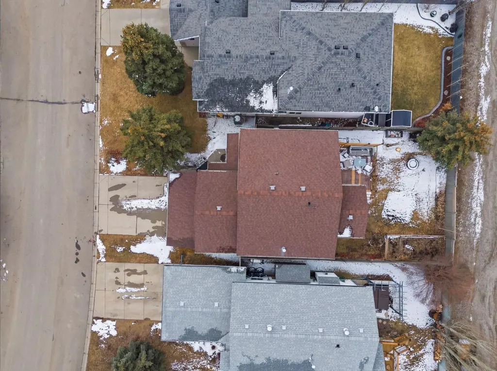 412 Sheep River Point Okotoks AB T1S1S3