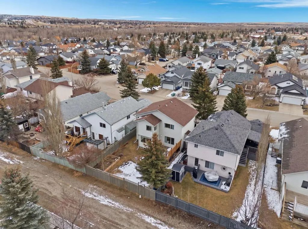 412 Sheep River Point Okotoks AB T1S1S3
