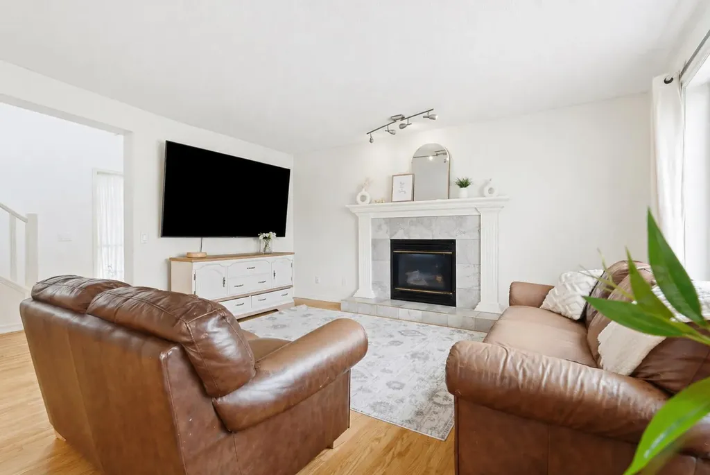 412 Sheep River Point Okotoks AB T1S1S3