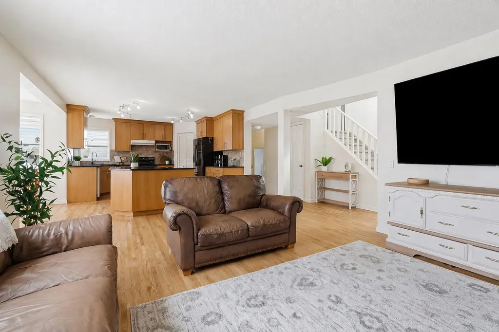 412 Sheep River Point Okotoks AB T1S1S3