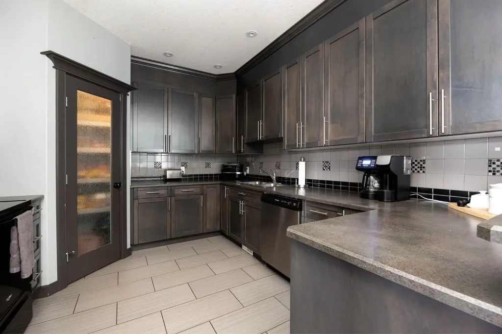 104 Crane Rise Fort Mcmurray AB t9k 0r6