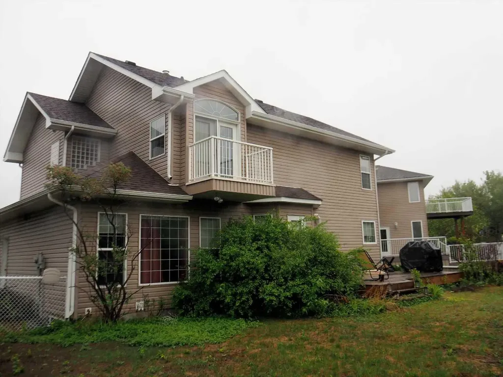 6 Spruce Close Lacombe AB T4L 2L3
