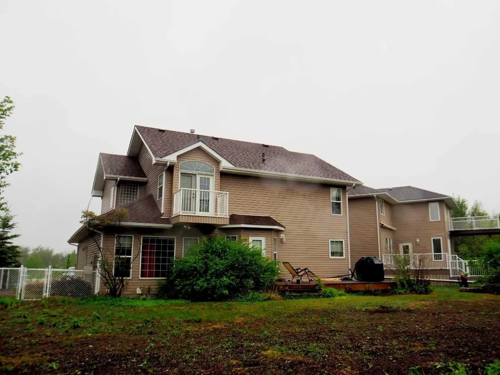 6 Spruce Close Lacombe AB T4L 2L3