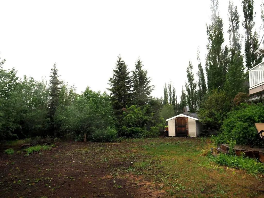 6 Spruce Close Lacombe AB T4L 2L3