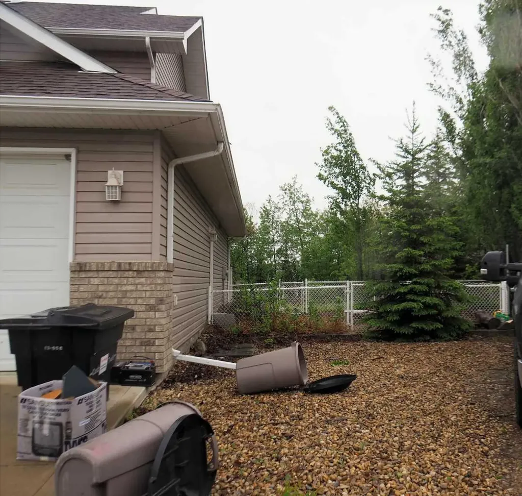 6 Spruce Close Lacombe AB T4L 2L3