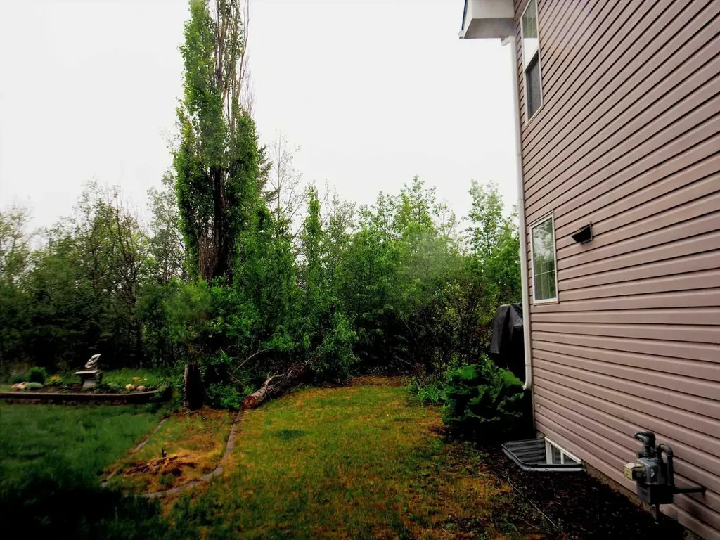 6 Spruce Close Lacombe AB T4L 2L3