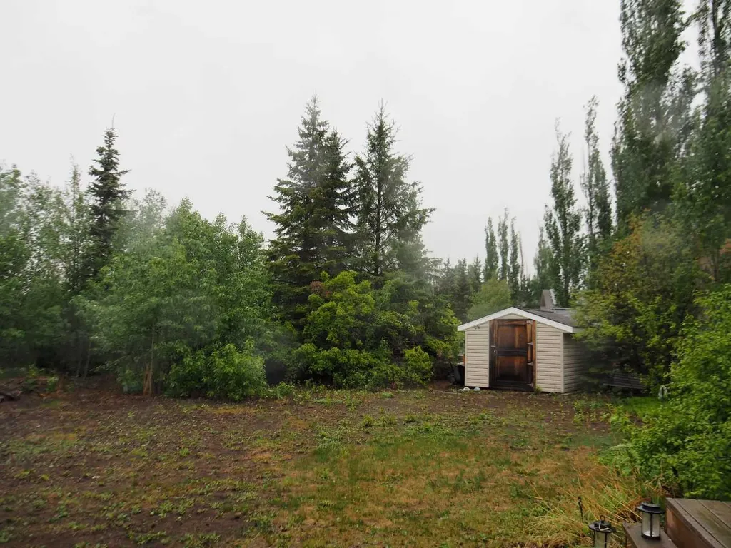 6 Spruce Close Lacombe AB T4L 2L3
