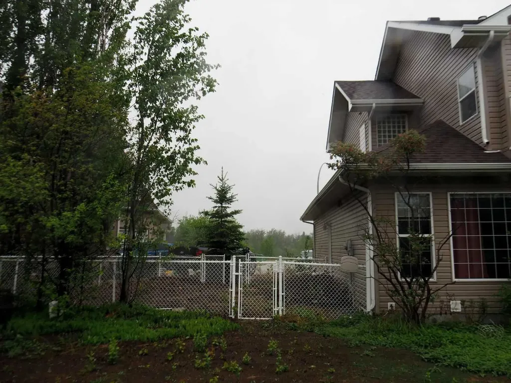 6 Spruce Close Lacombe AB T4L 2L3