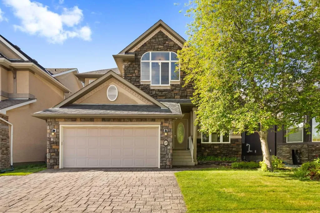 48 Strathlea Close SW Calgary AB T3H 5C6