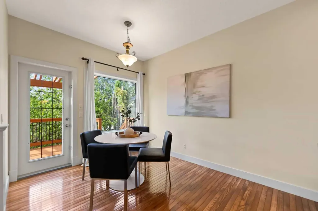 48 Strathlea Close SW Calgary AB T3H 5C6