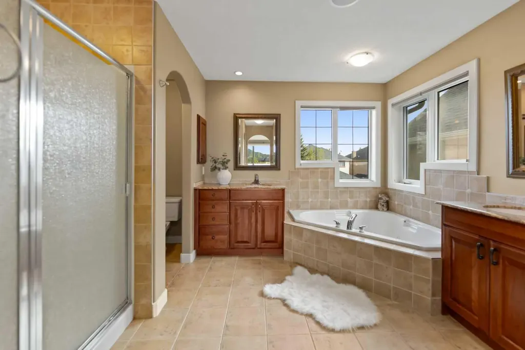 48 Strathlea Close SW Calgary AB T3H 5C6