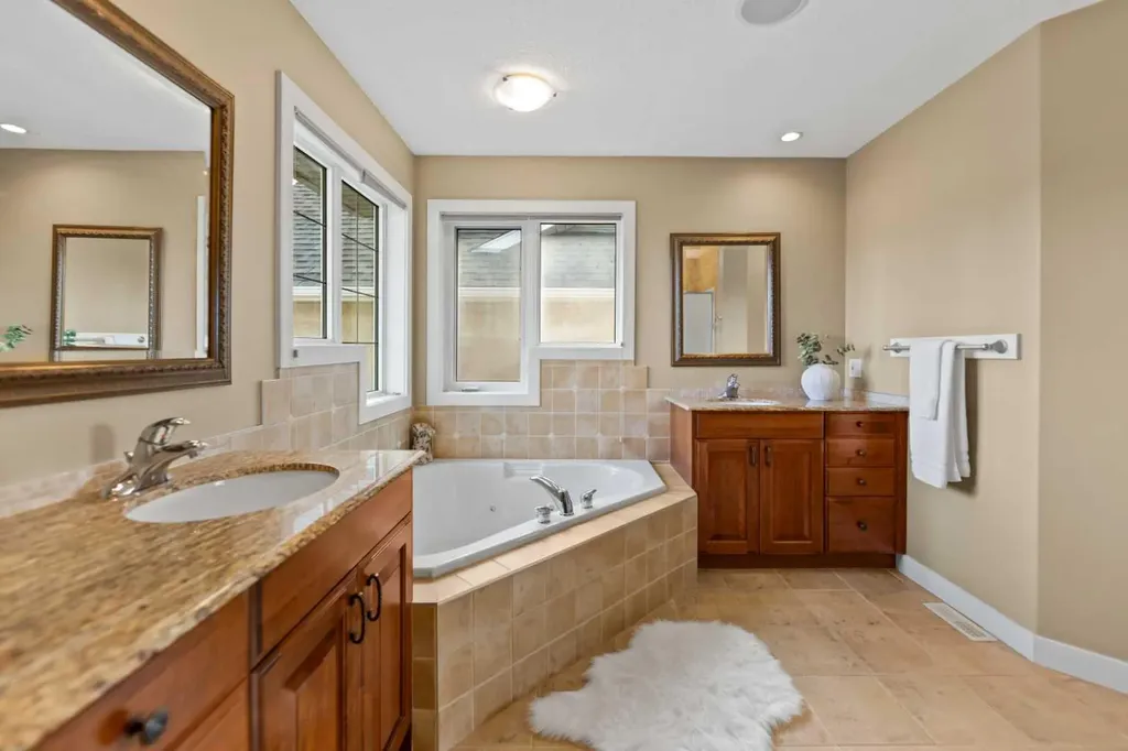 48 Strathlea Close SW Calgary AB T3H 5C6