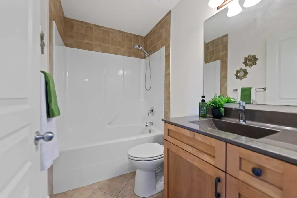 48 Strathlea Close SW Calgary AB T3H 5C6