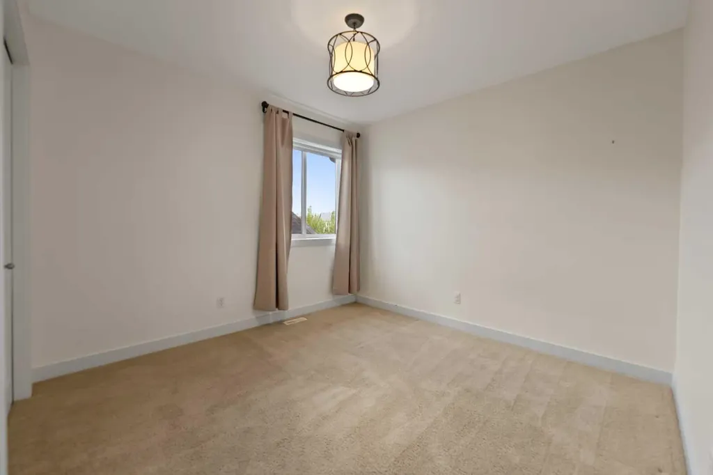 48 Strathlea Close SW Calgary AB T3H 5C6