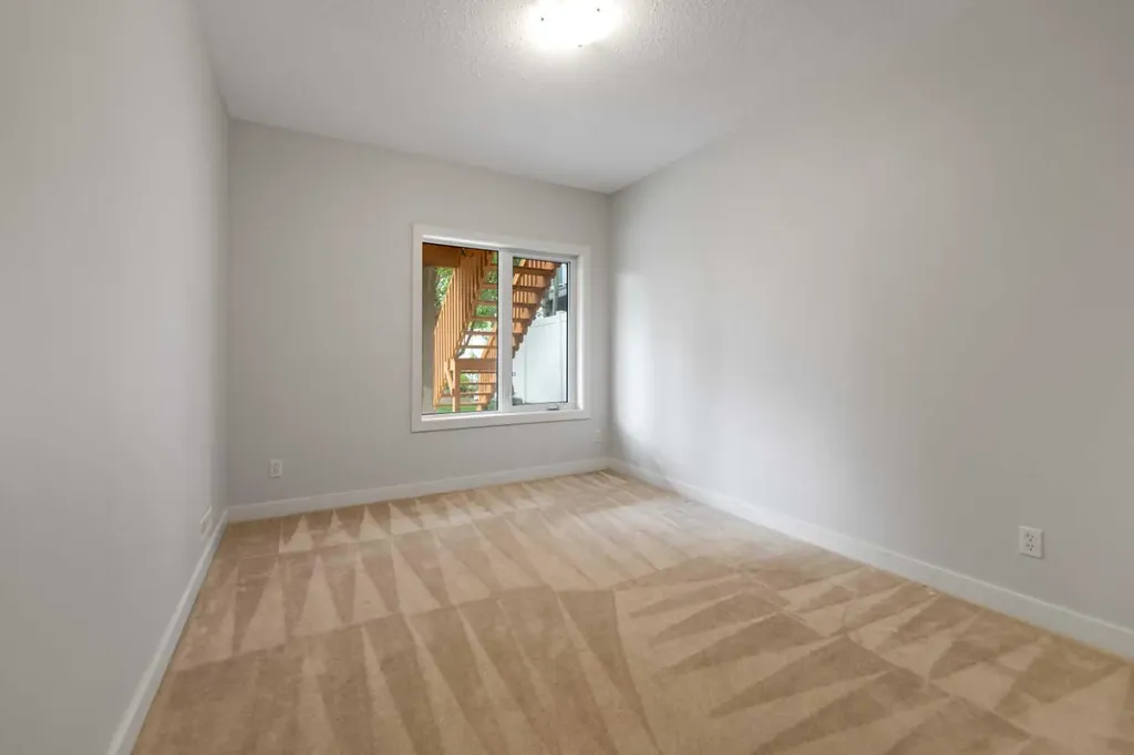 48 Strathlea Close SW Calgary AB T3H 5C6