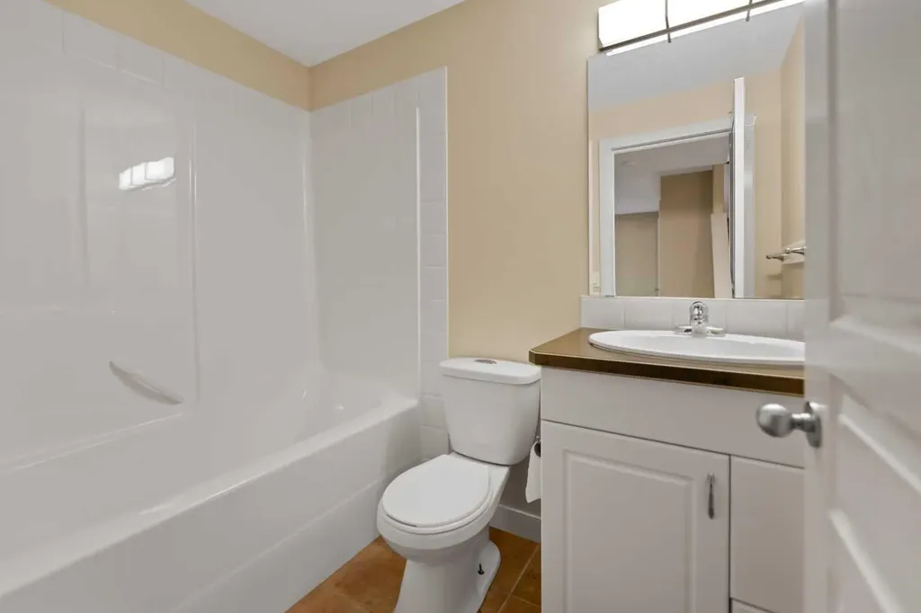 48 Strathlea Close SW Calgary AB T3H 5C6